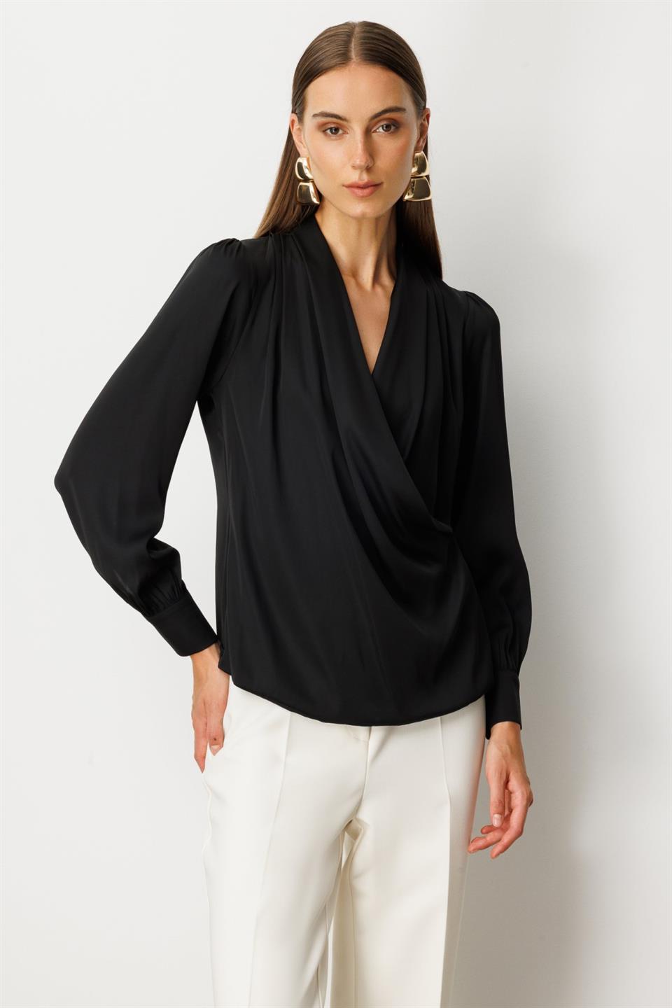 Kruvaze Yaka Önü Pileli Bluz SİYAH