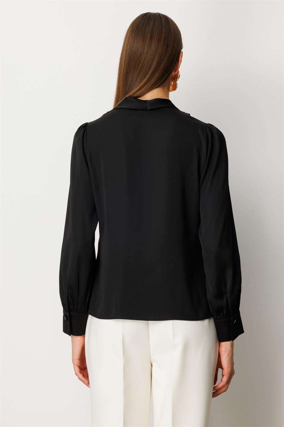 Kruvaze Yaka Önü Pileli Bluz SİYAH