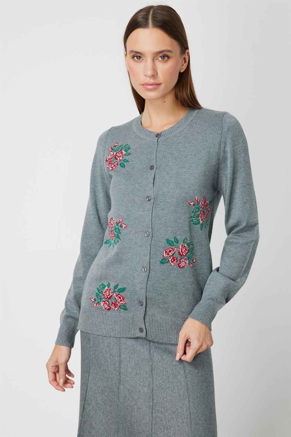 Çiçek Nakışlı Düğmeli Hırka GRİ