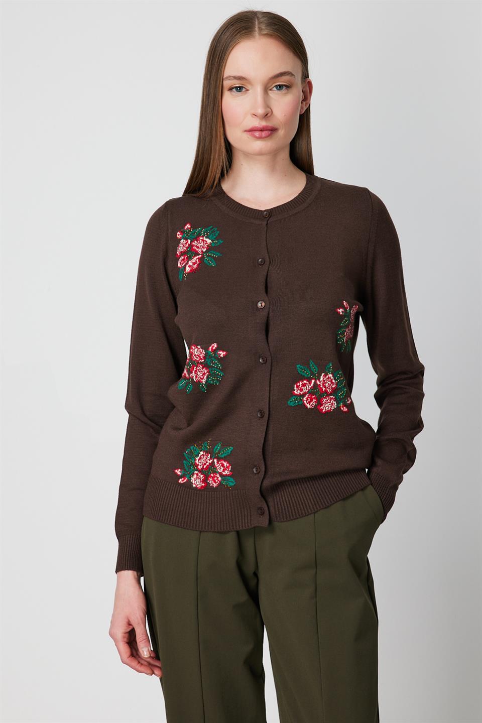 Çiçek Nakışlı Düğmeli Hırka KAHVE