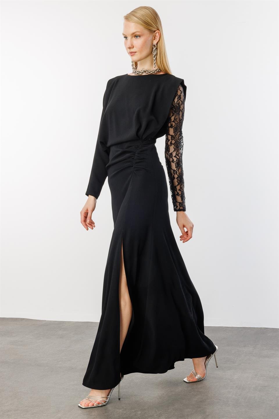 Dantel Kol Krep Yırtmaçlı Elbise SİYAH