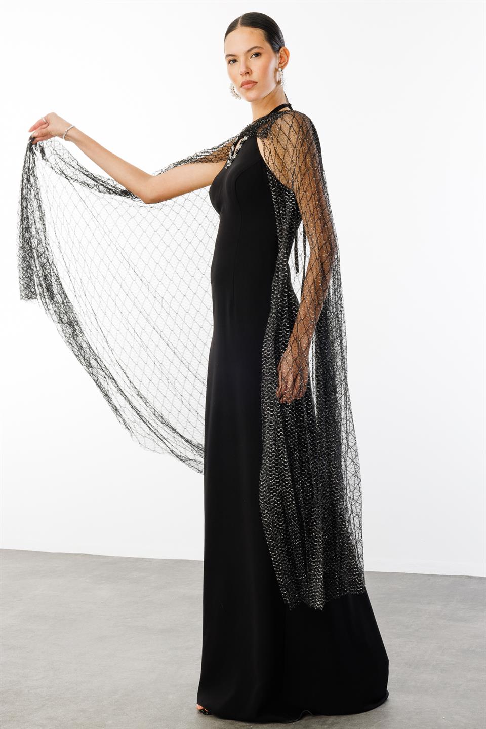 Dantel Pelerinli İşleme Detaylı Abiye Elbise SİYAH