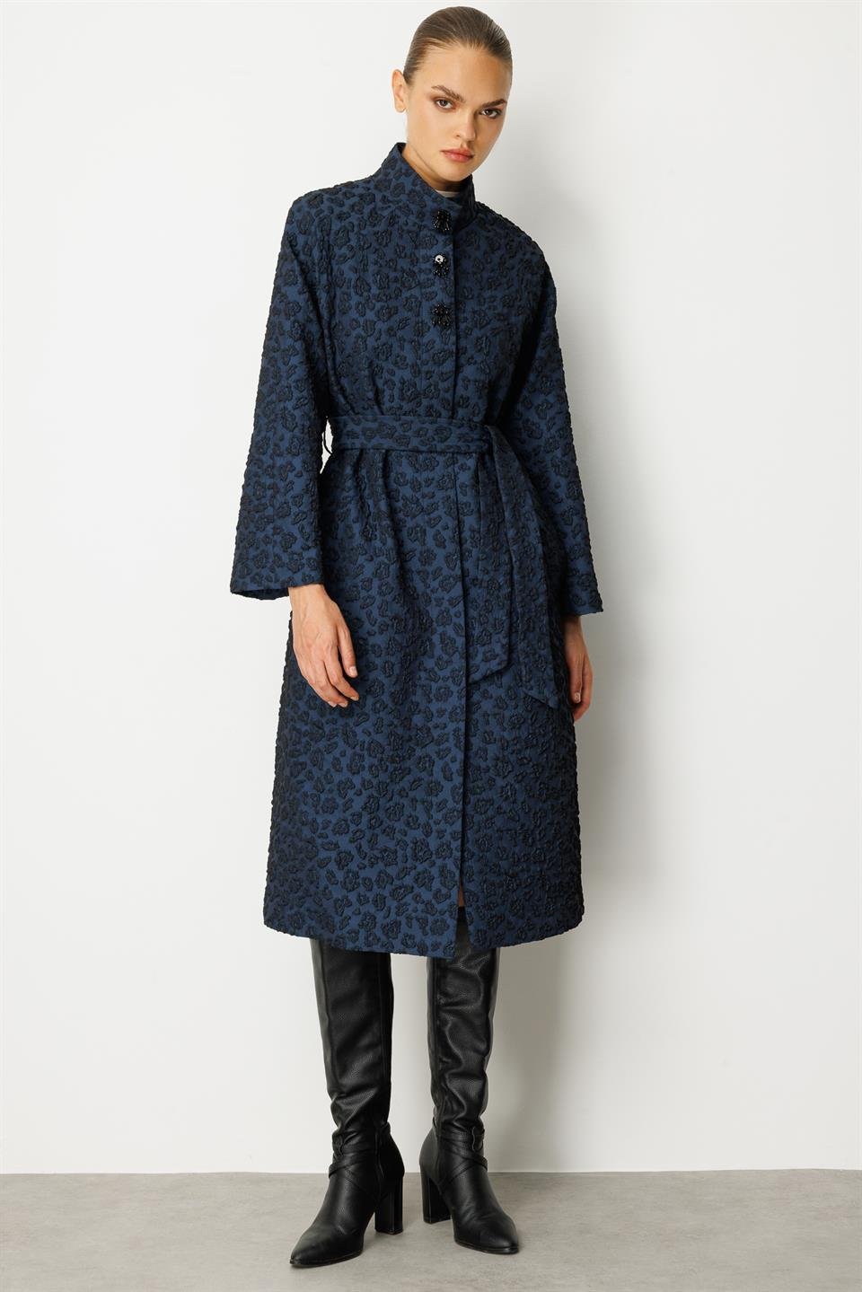 Dik Yaka Dokulu Kumaş Kap LACİVERT