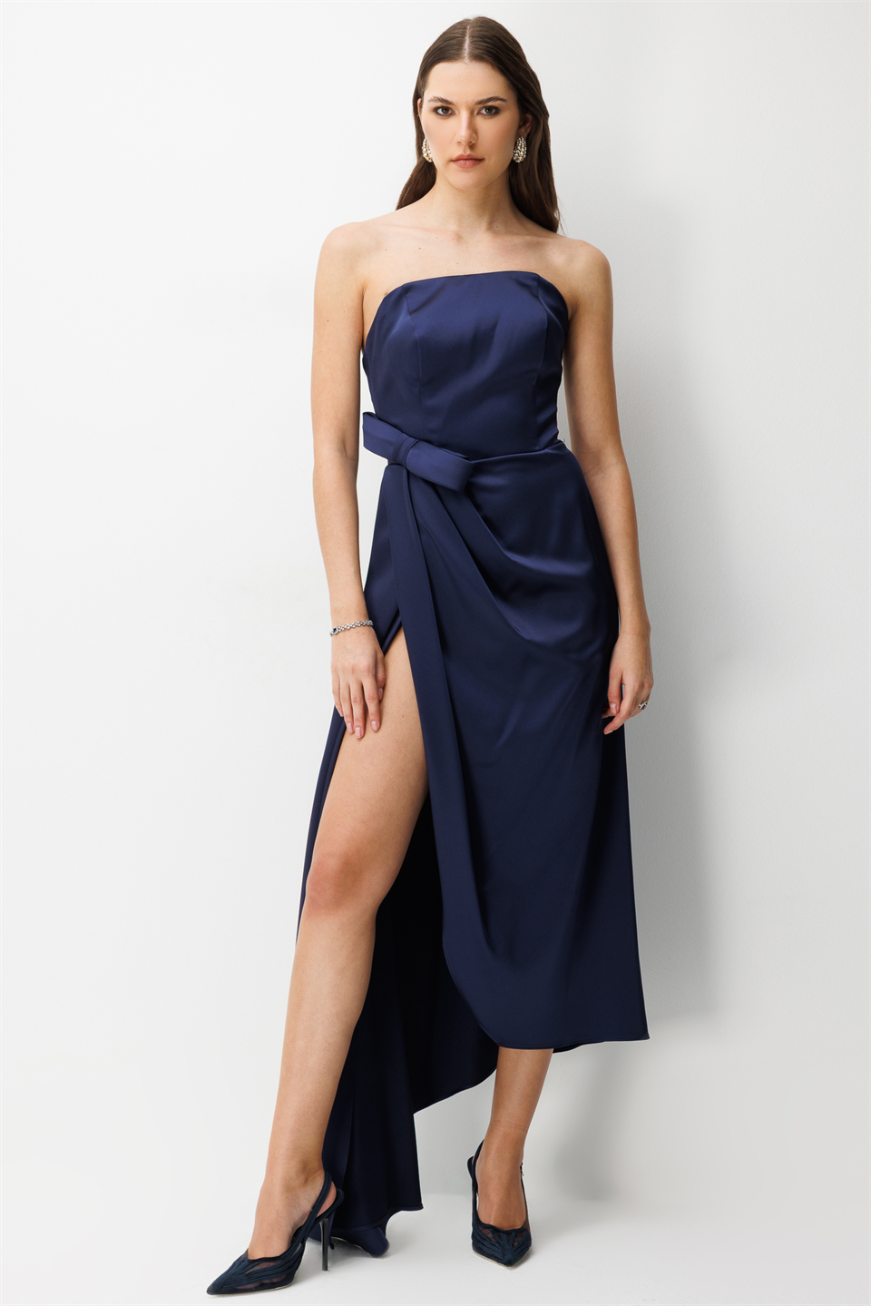 Straplez Fiyonk Detaylı Saten Maxi Elbise  LACİVERT