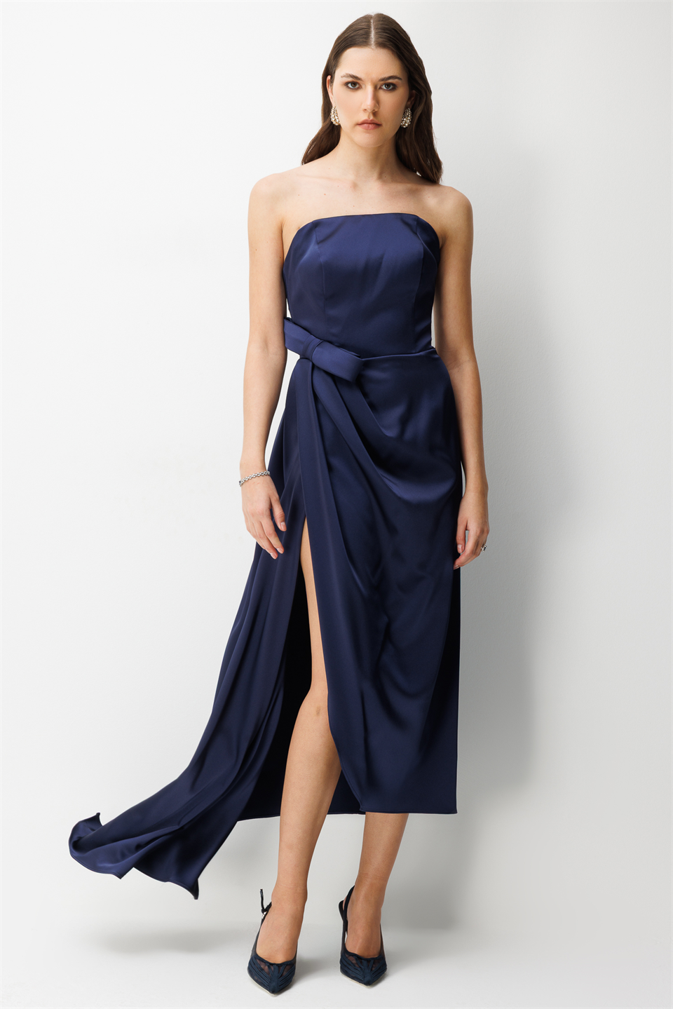Straplez Fiyonk Detaylı Saten Maxi Elbise  LACİVERT