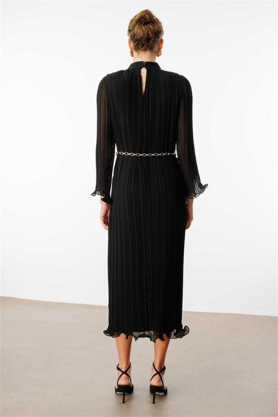 Etek ve Kol Ucu Volanlı Pliseli Zincir Midi Boy Elbise SİYAH