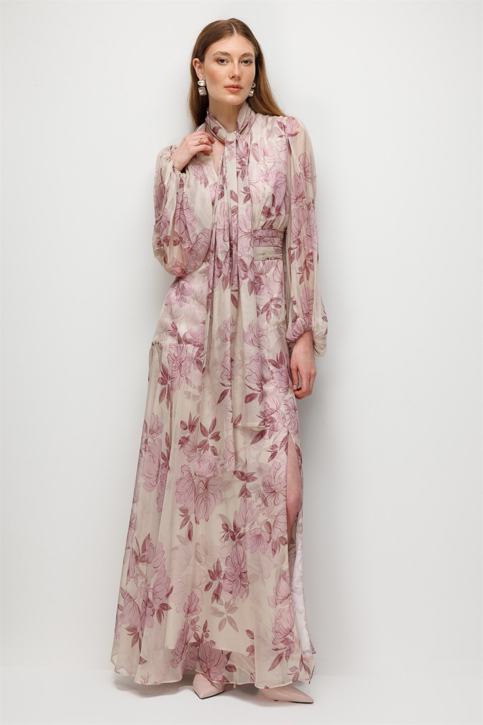 Fular Yaka Desenli Maxi Elbise PUDRA