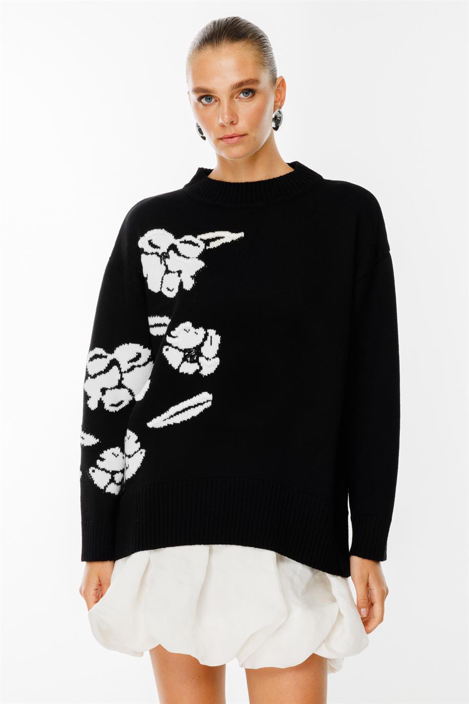 Rose Patterned Long Sleeve Round Neck Sweater