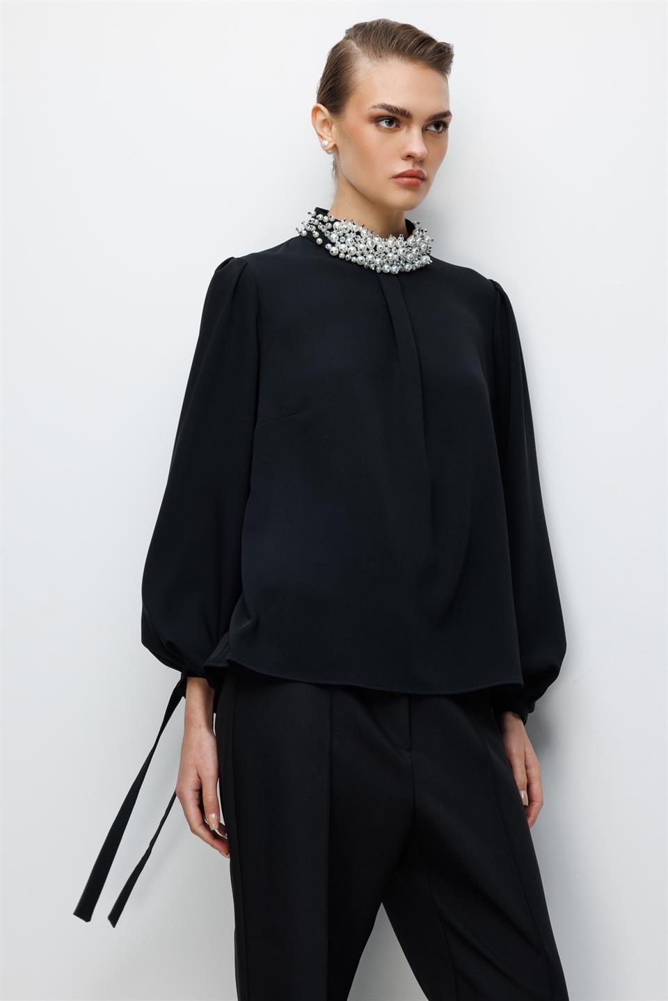 İnci İşlemeli Bluz SİYAH