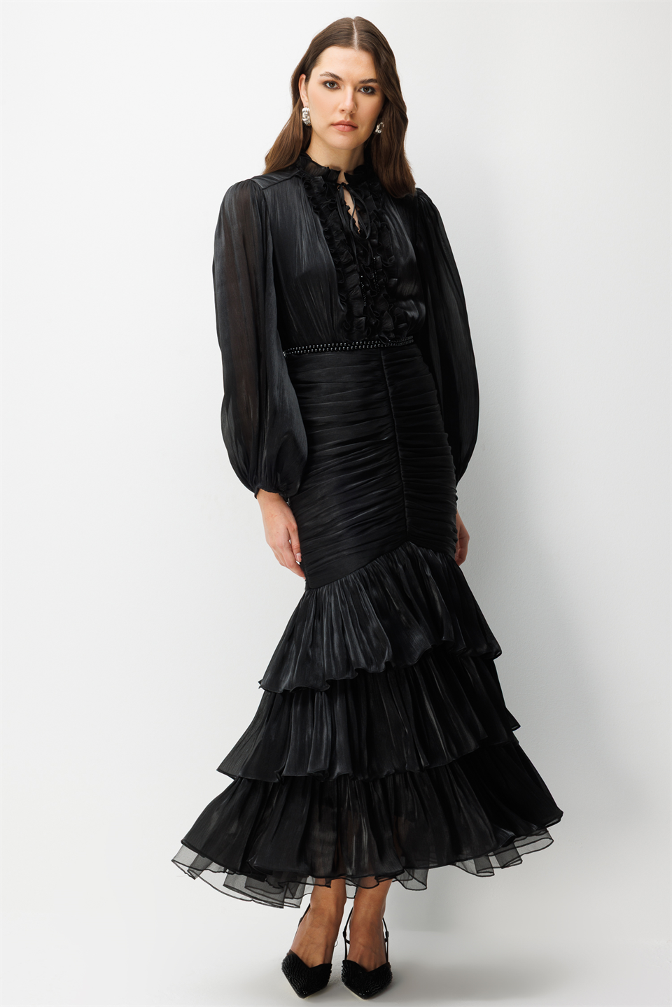 İnci Kemer Detaylı Volan Yaka Kat Etek Jakar Elbise SİYAH