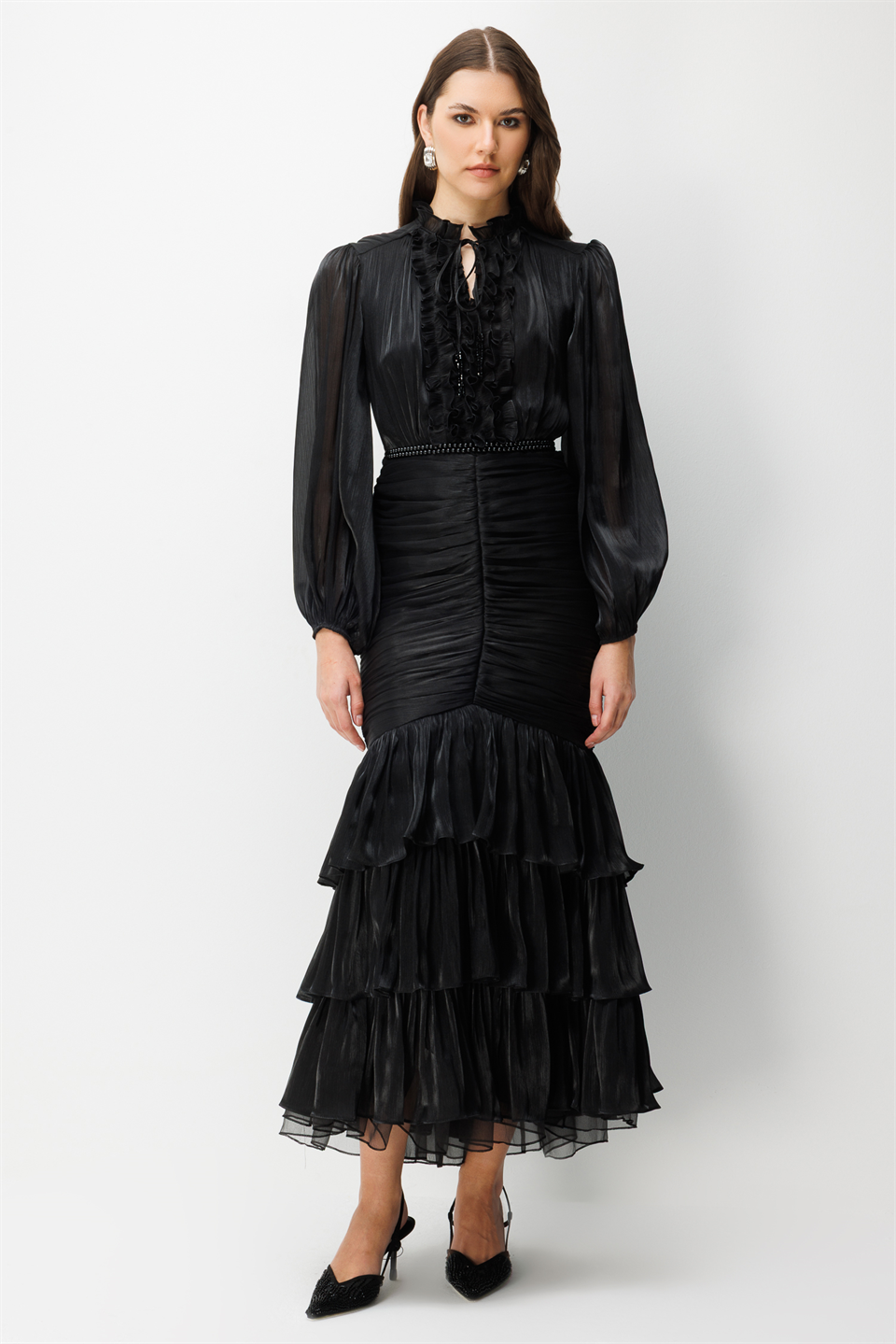 İnci Kemer Detaylı Volan Yaka Kat Etek Jakar Elbise SİYAH