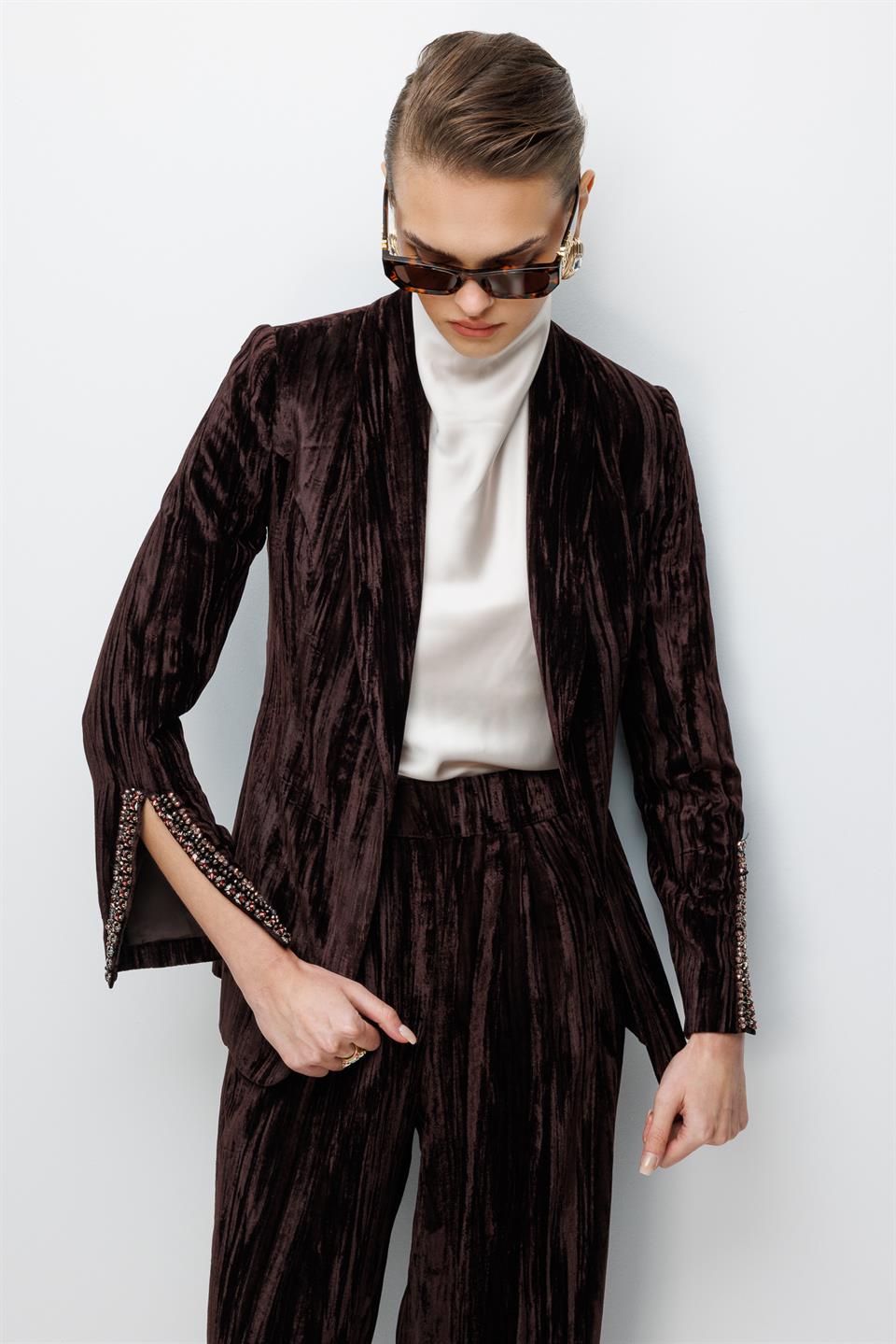 İşleme Detaylı Kadife Ceket KAHVE