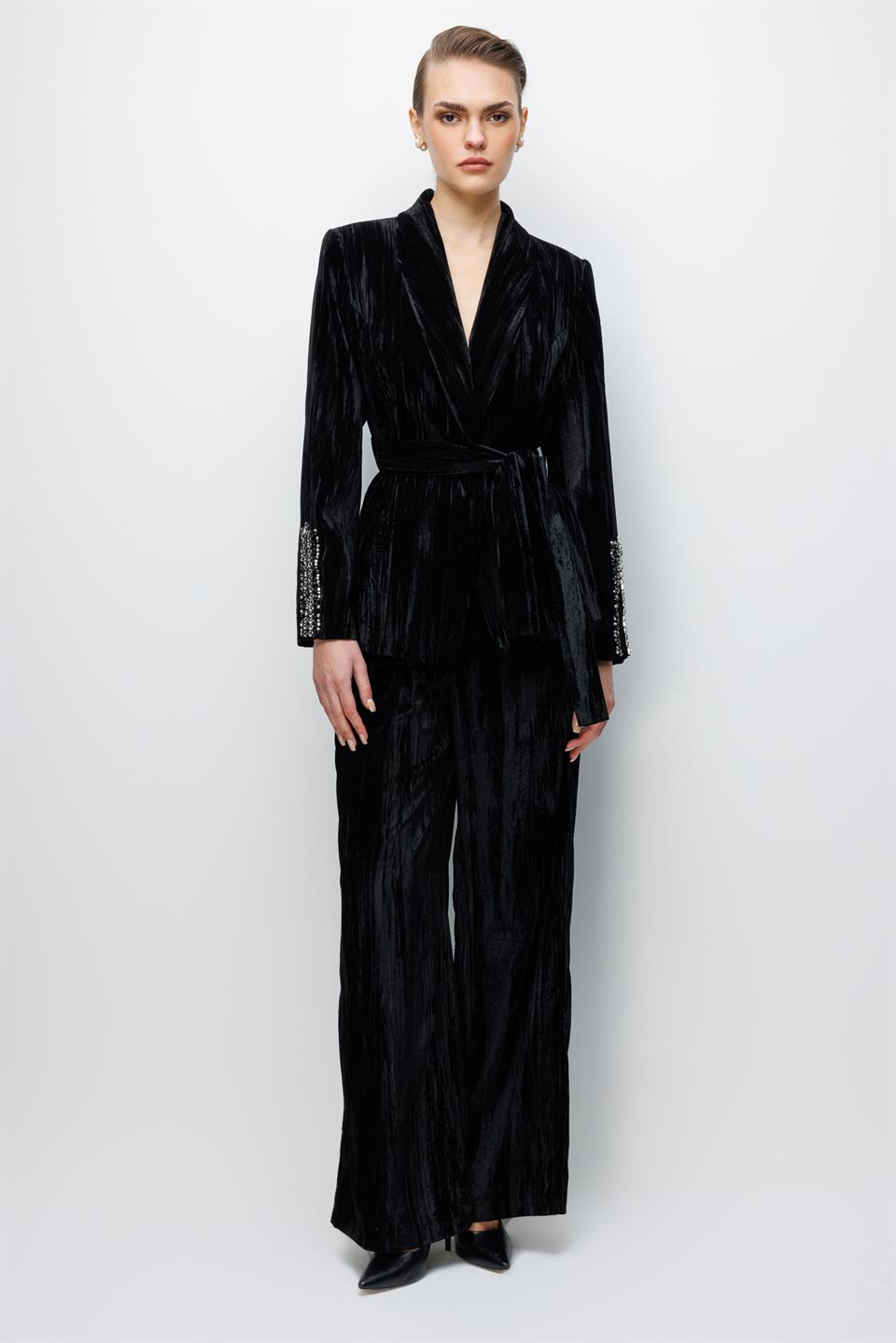 İşleme Detaylı Kadife Ceket SİYAH