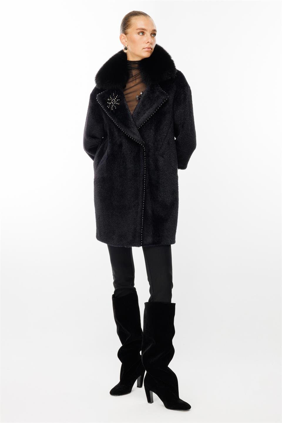 İnci Detaylı Yaka Kürk Aksesuarlı Kaban SİYAH