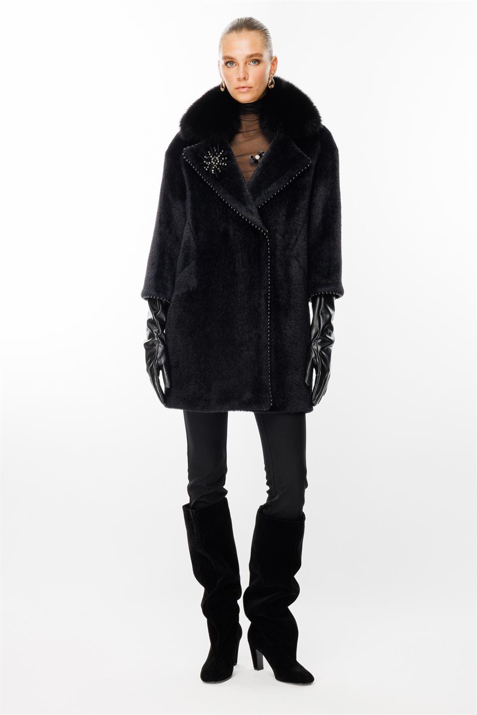 İnci Detaylı Yaka Kürk Aksesuarlı Kaban SİYAH