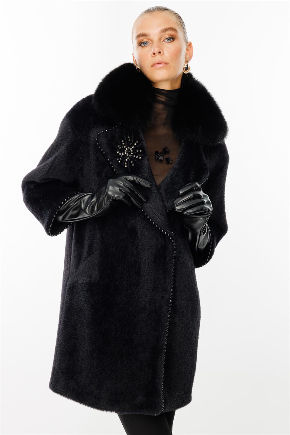 İnci Detaylı Yaka Kürk Aksesuarlı Kaban SİYAH