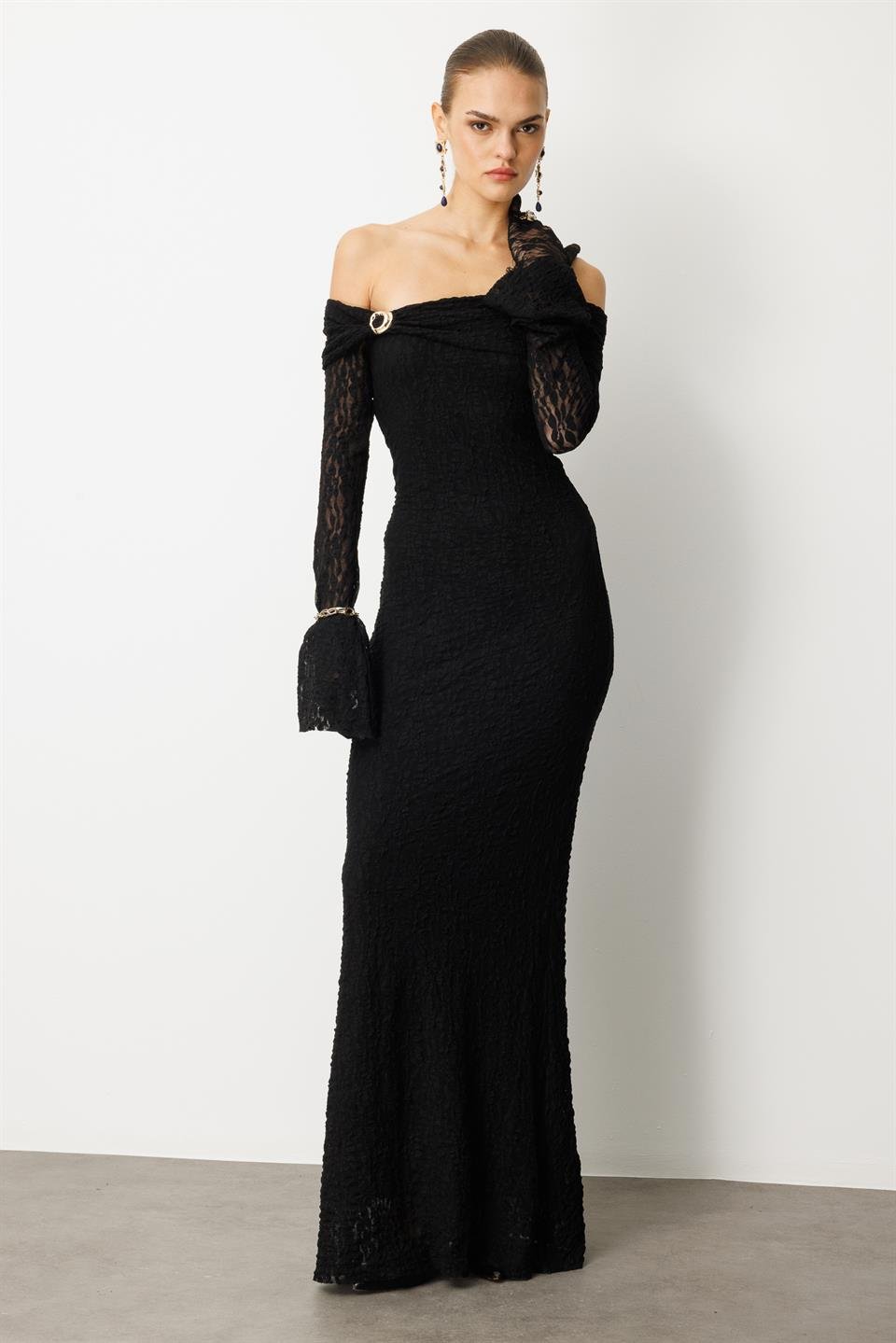 Kayık Yaka Dantel Elbise SİYAH