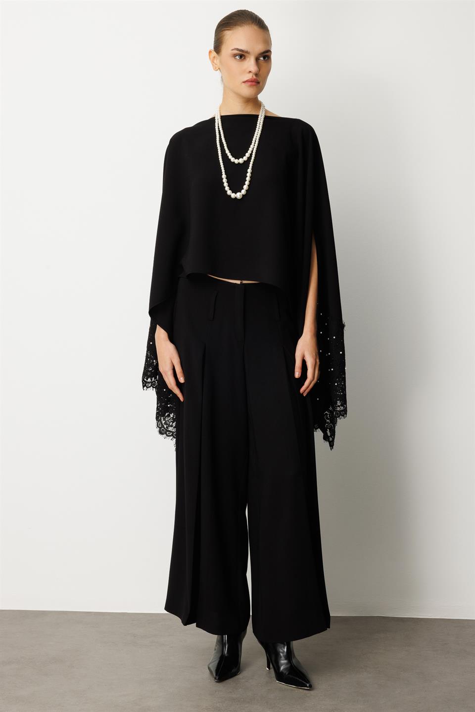 Kenarı Dantelli Pelerin Bluz SİYAH