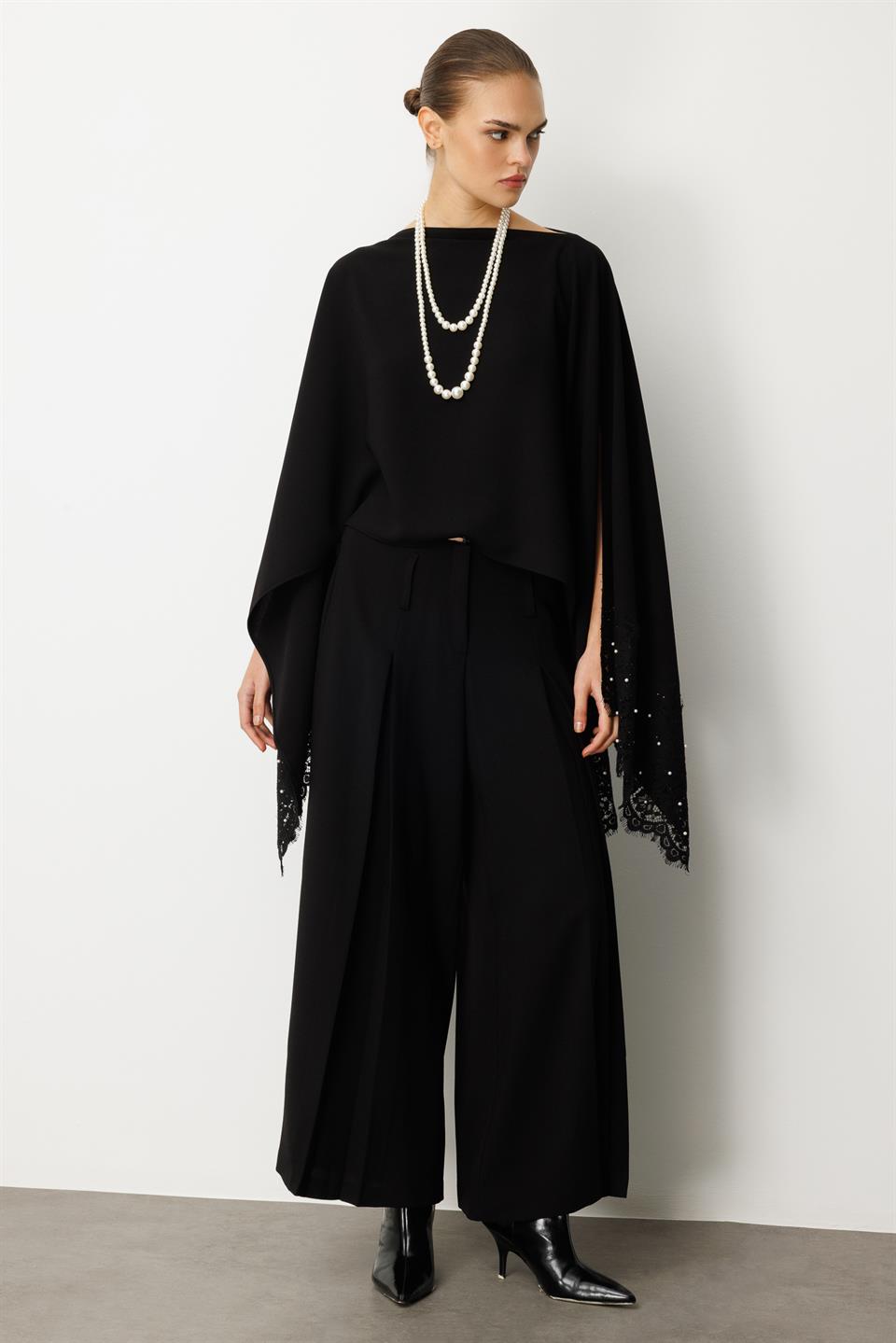 Kenarı Dantelli Pelerin Bluz SİYAH