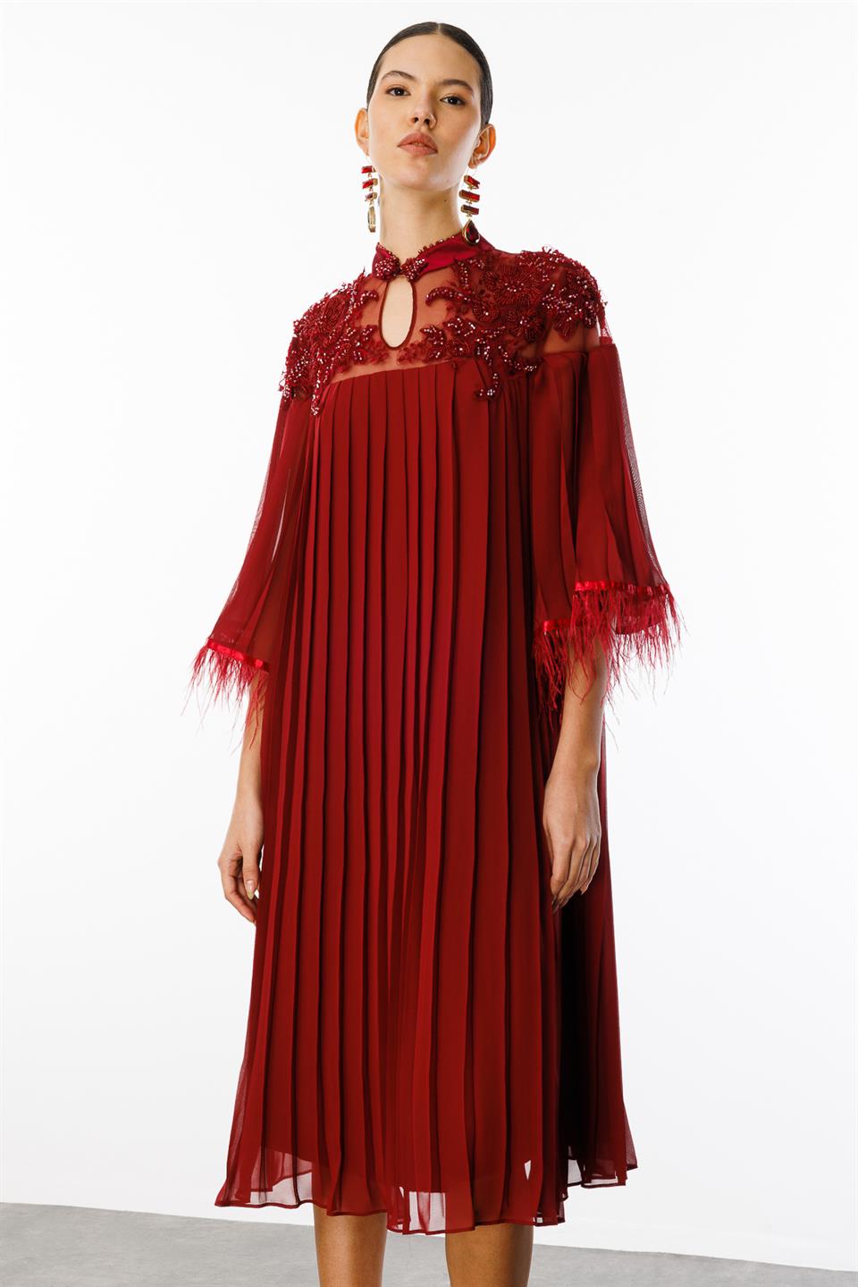 Kol Ağzı Tüylü Piliseli Elbise KİREMİT