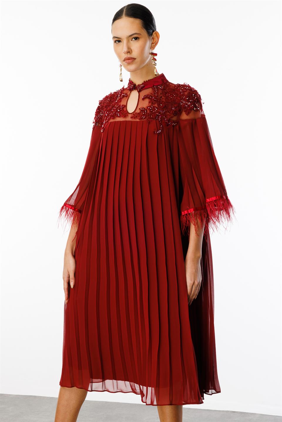 Kol Ağzı Tüylü Piliseli Elbise KİREMİT