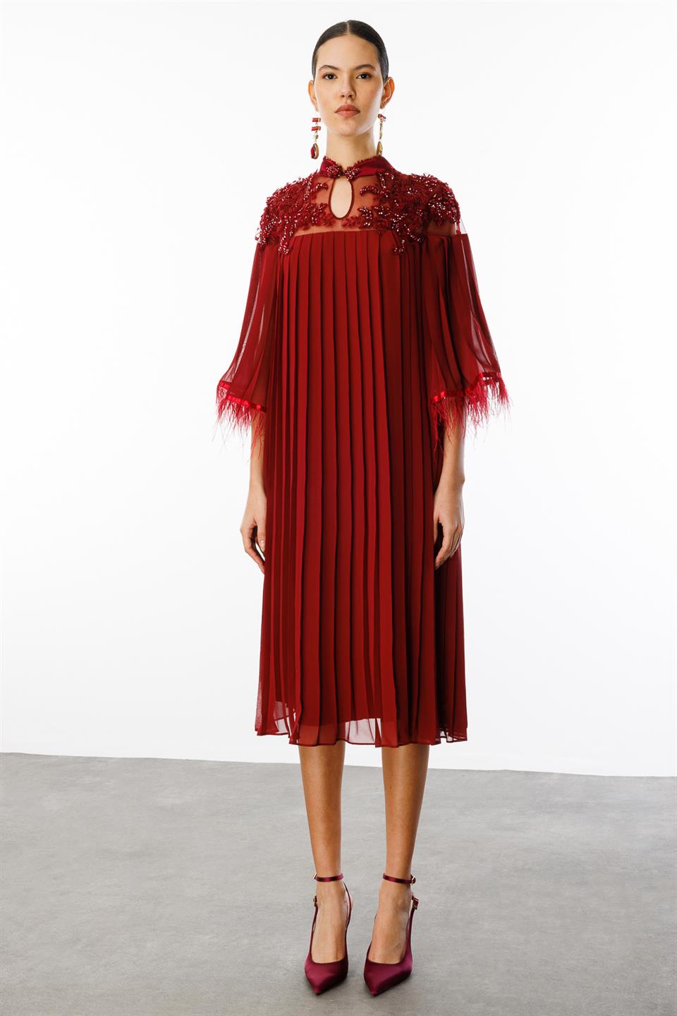 Kol Ağzı Tüylü Piliseli Elbise KİREMİT