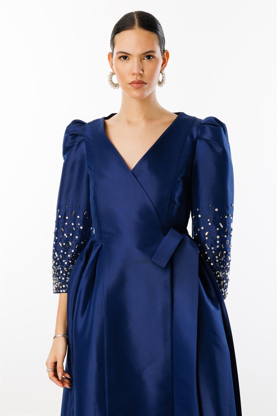 Kol Taş Detaylı Kruvaze Bağlamalı Elbise LACİVERT