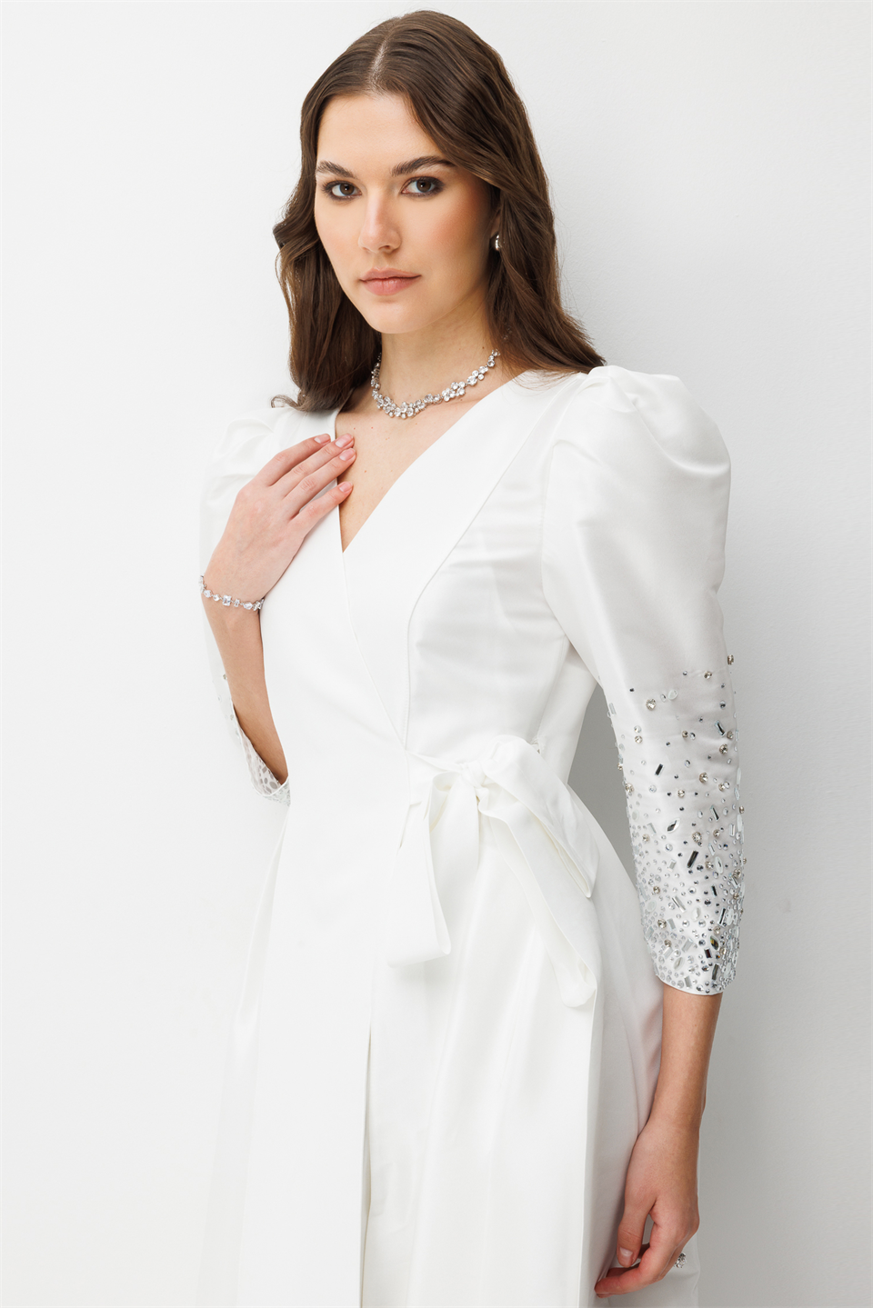 Kol Taş Detaylı Kruvaze Bağlamalı V Yaka Abiye BEYAZ