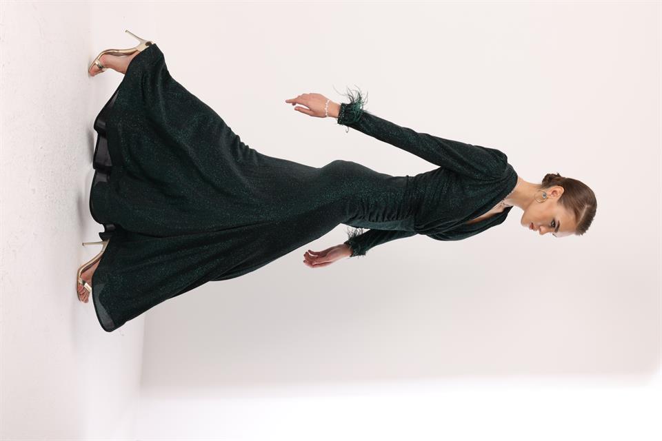 Kol Tüylü Uzun Kol Drape Elbise ZÜMRÜT