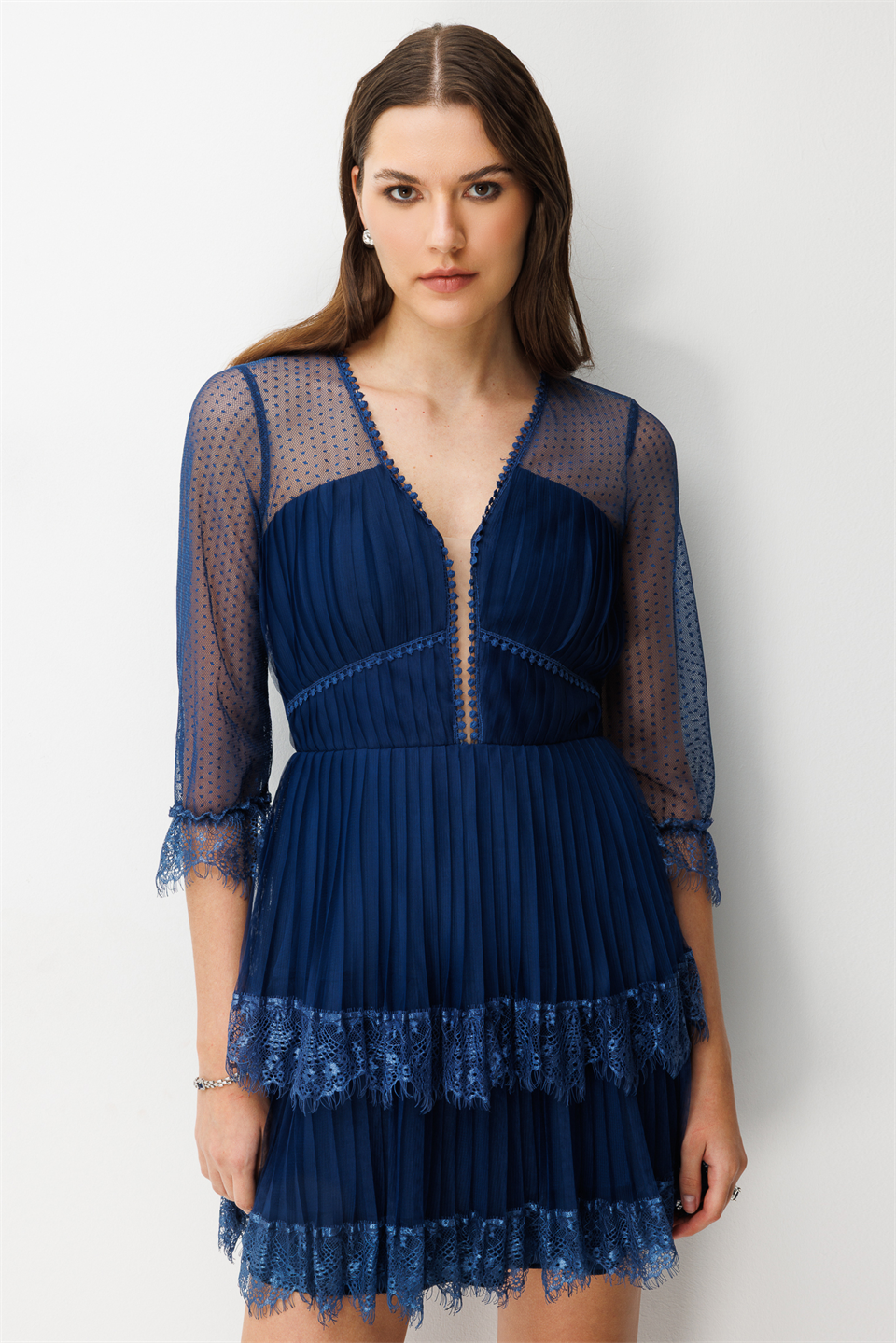 Kolları File Detaylı Mini Dantel Elbise LACİVERT