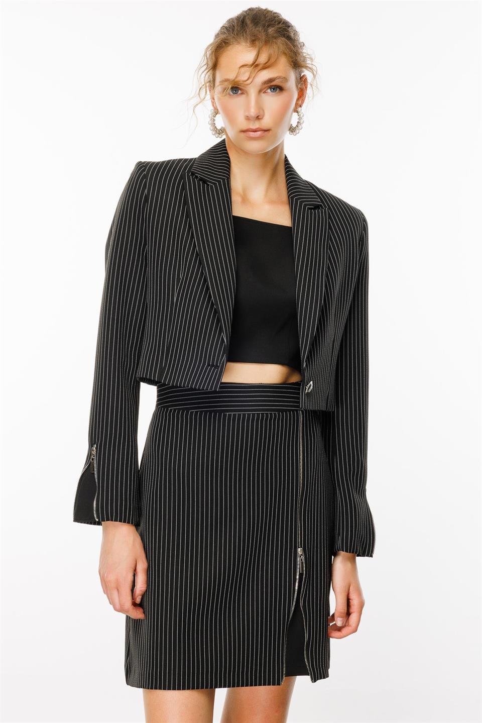Kolları Yırtmaç Görünümlü Çizgili Ceket SİYAH