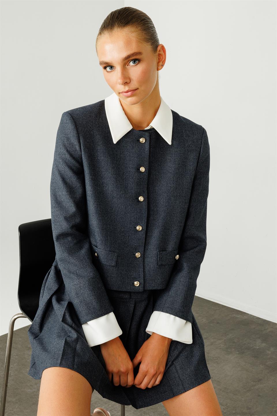 Manşet Detaylı Kısa Ceket LACİVERT