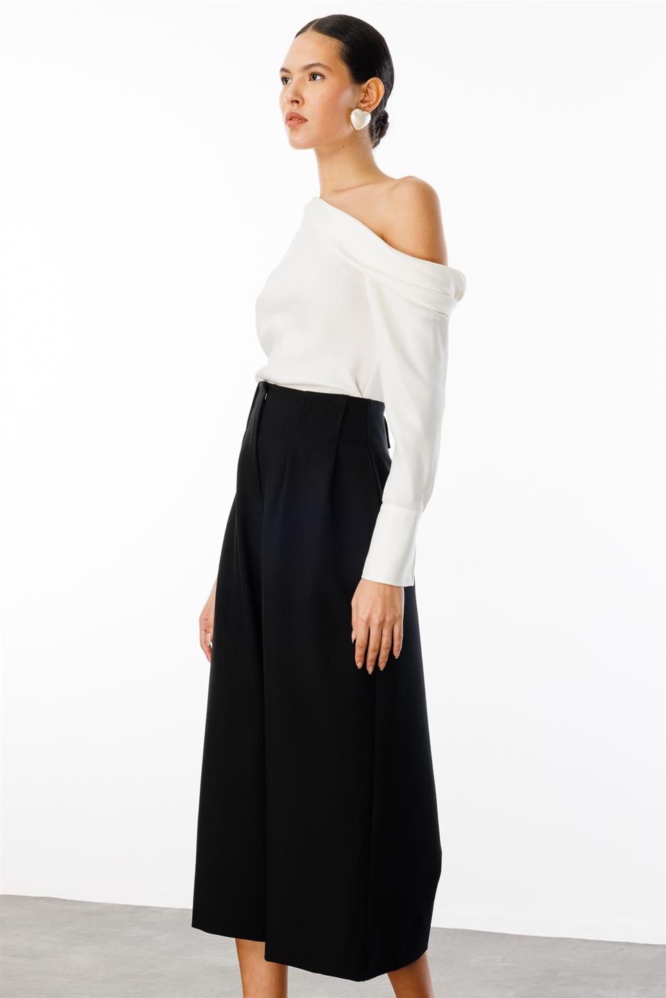 Önden Pileli Bol Paça Pantolon SİYAH