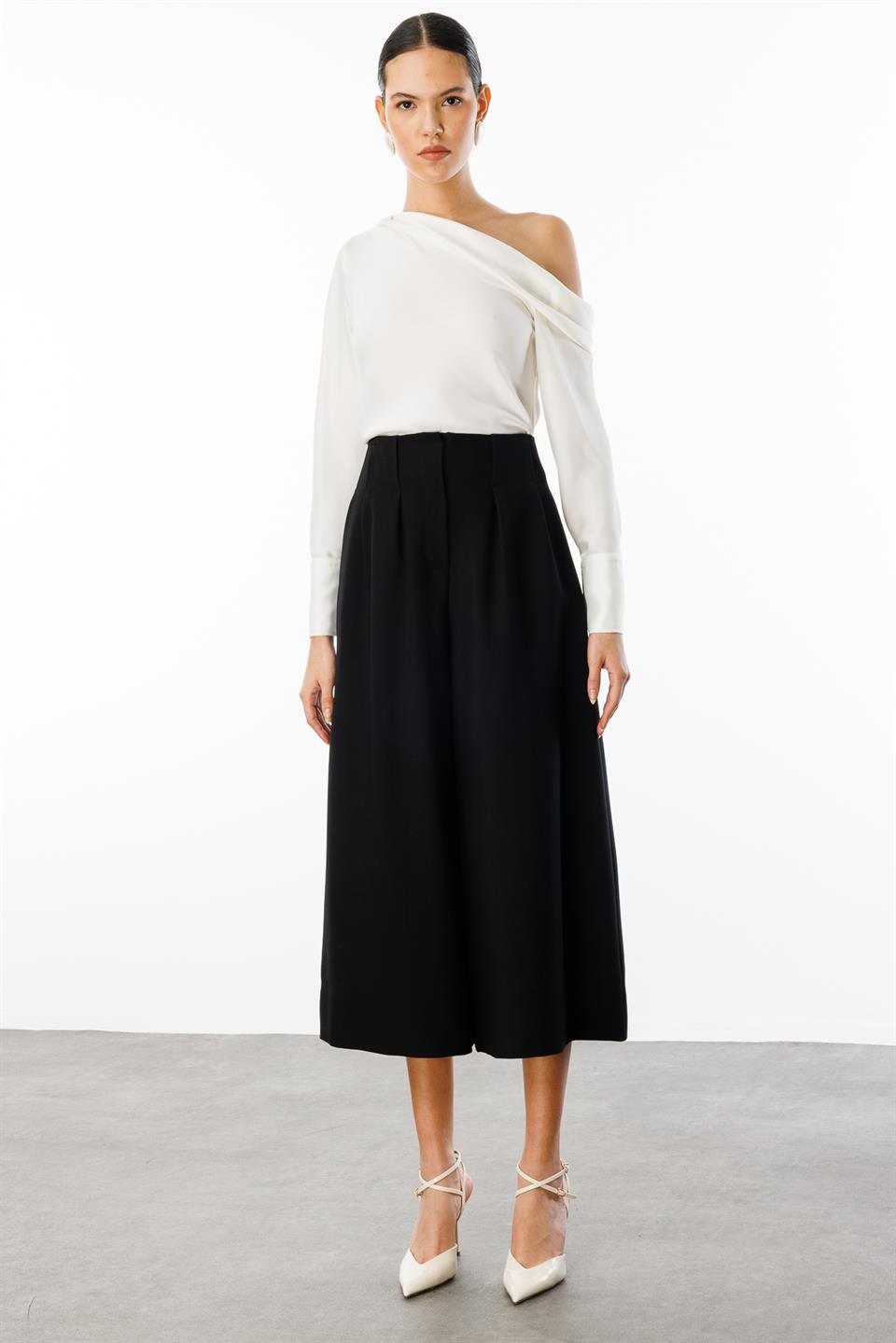 Önden Pileli Bol Paça Pantolon SİYAH