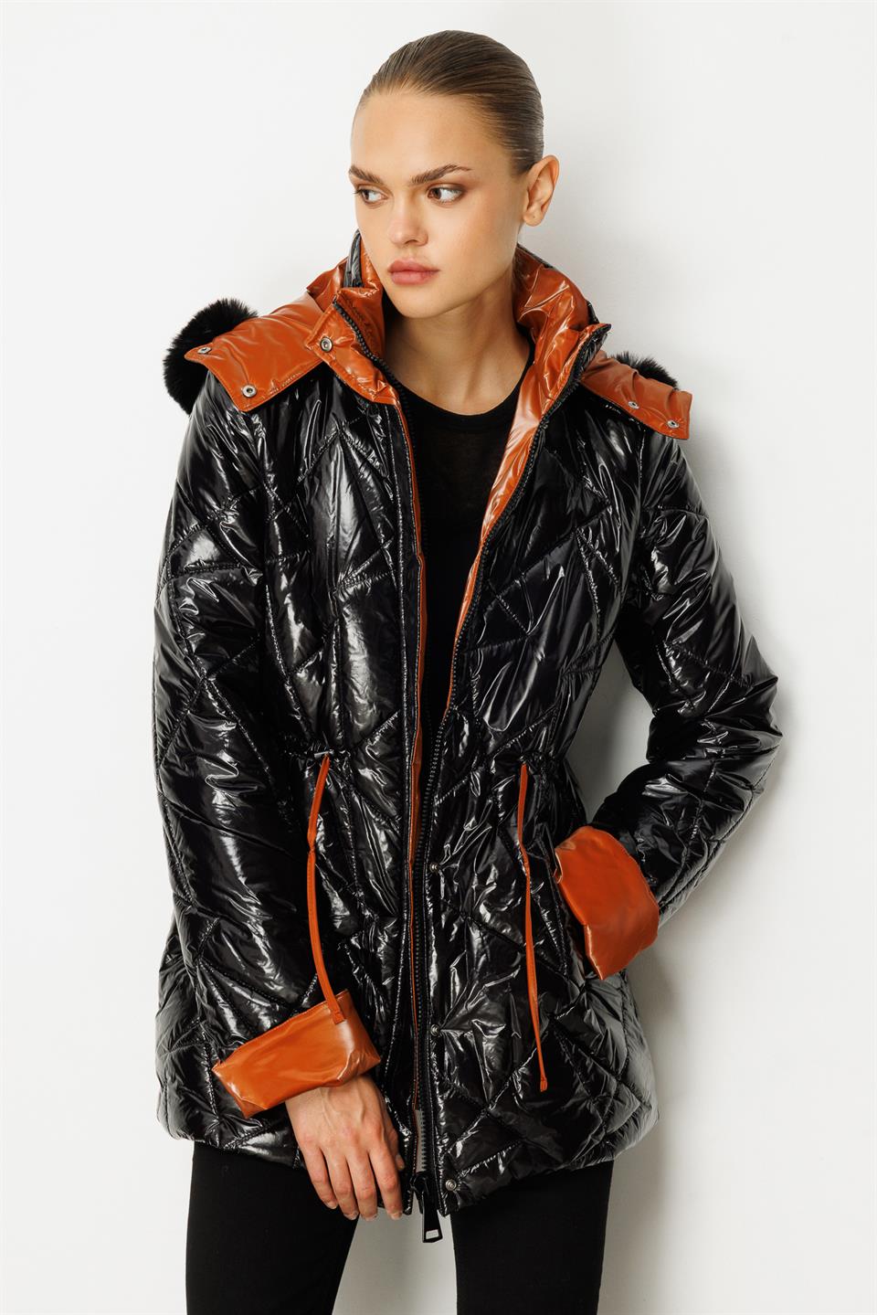 Parlak Detaylı Şişme Mont SİYAH