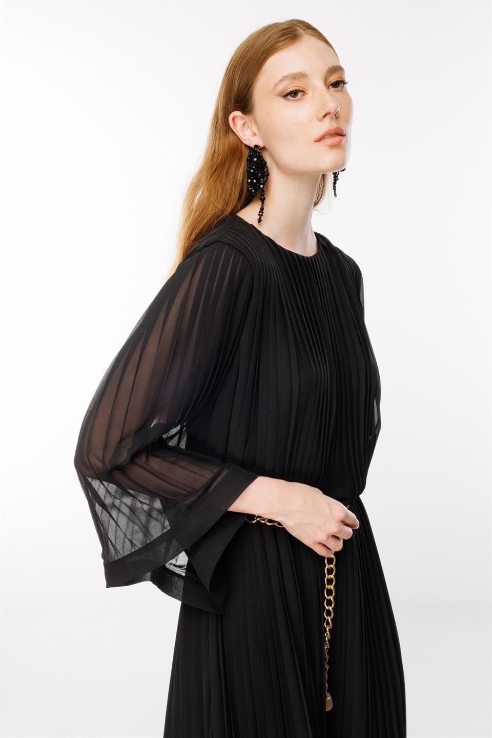 Nefeli Pleated Grainy Chain Belted Dress Black