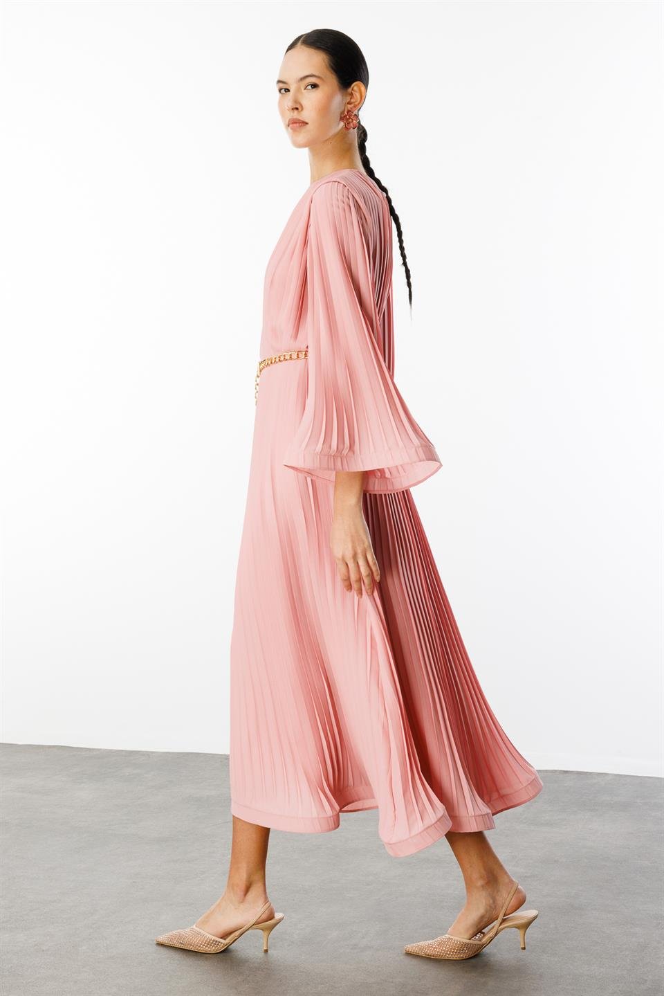 Piliseli Grenli Zincir Kemerli Elbise PUDRA