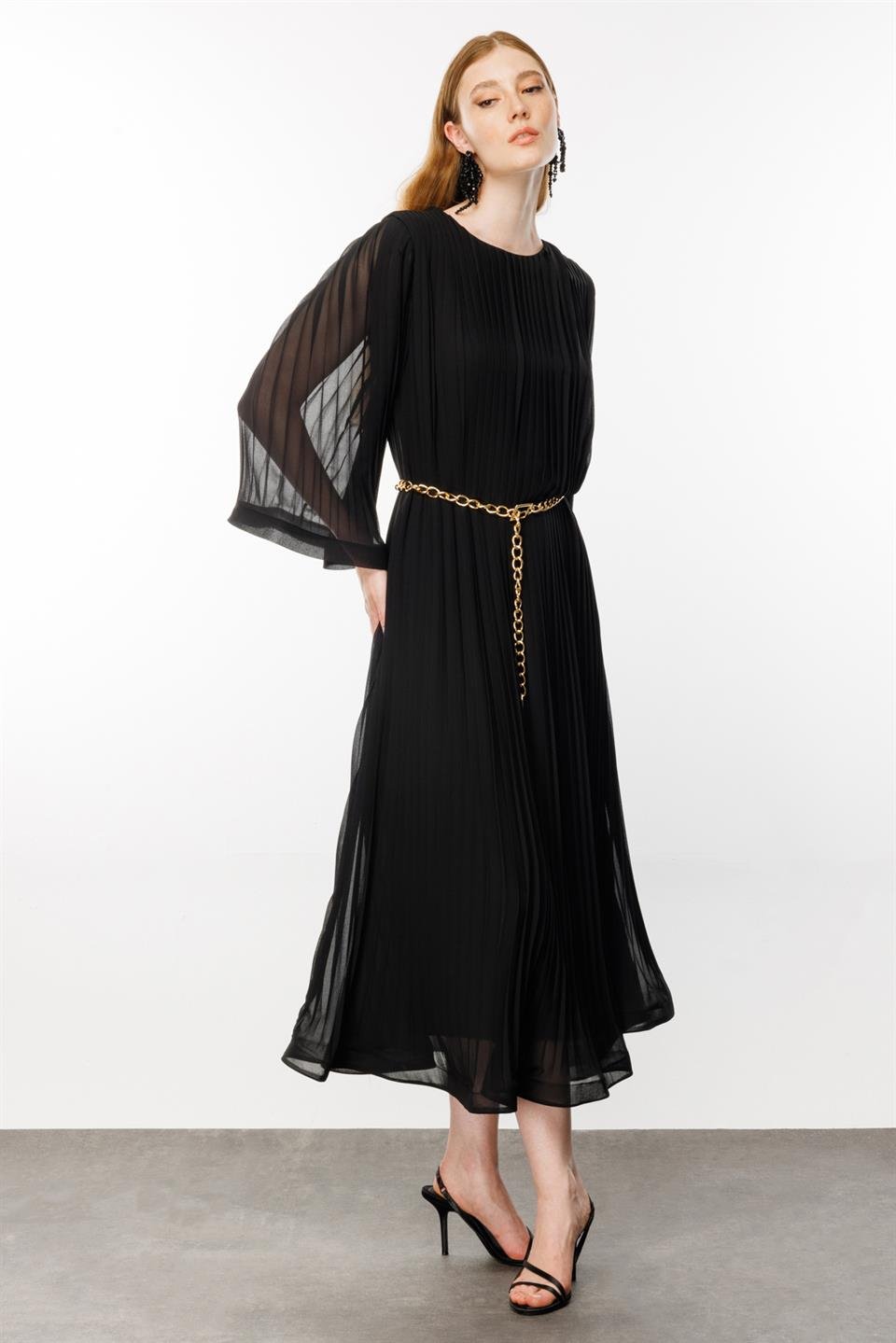 Nefeli Pleated Grainy Chain Belted Dress Black
