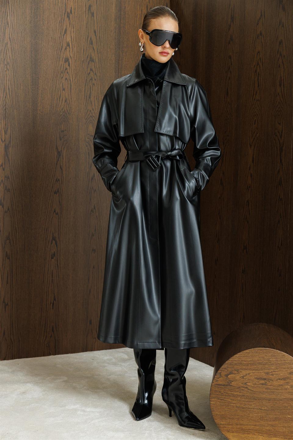 Reglan Kol Pelerin ve Punto Dikiş Detaylı Deri Trençkot SİYAH