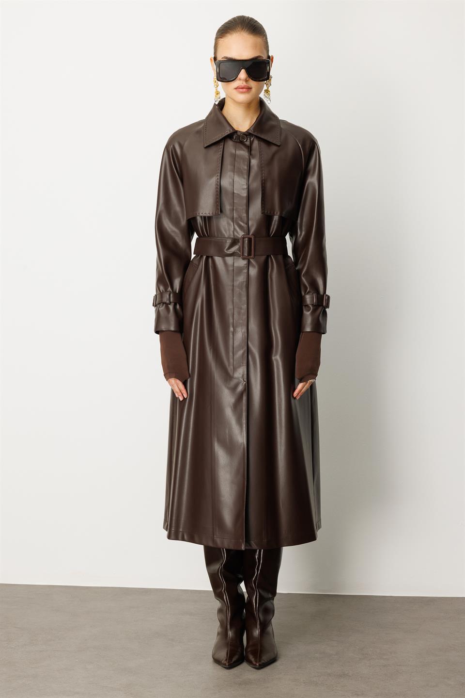 Reglan Kol Pelerin ve Punto Dikiş Detaylı Deri Trençkot KAHVE