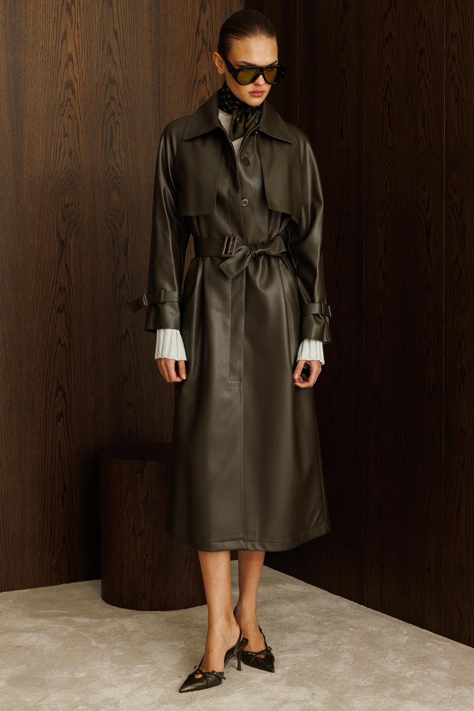 Reglan Kol Pelerin ve Punto Dikiş Detaylı Deri Trençkot HAKİ