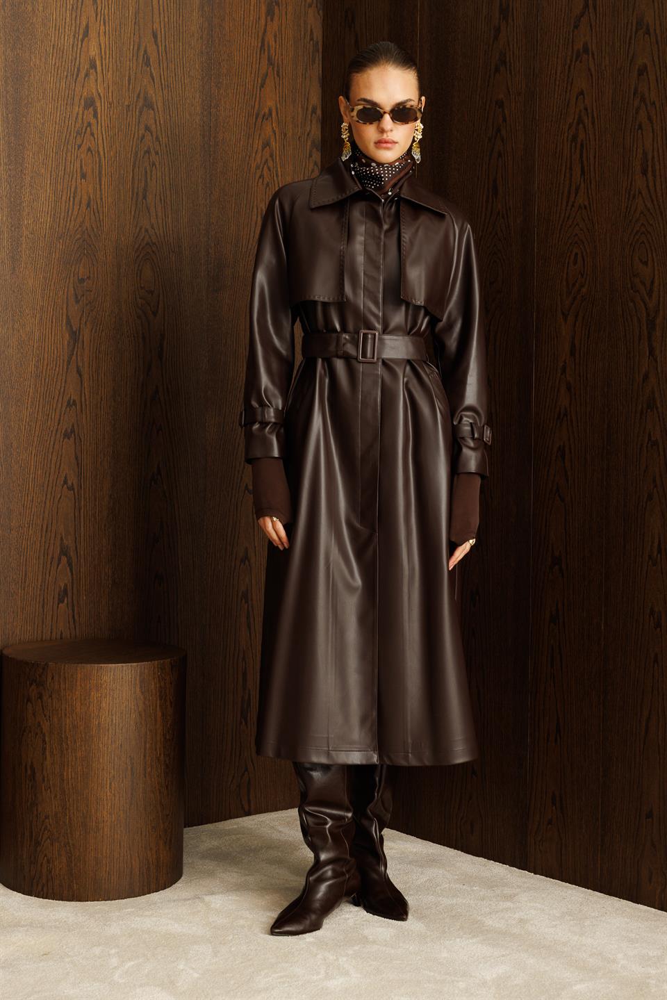 Reglan Kol Pelerin ve Punto Dikiş Detaylı Deri Trençkot KAHVE