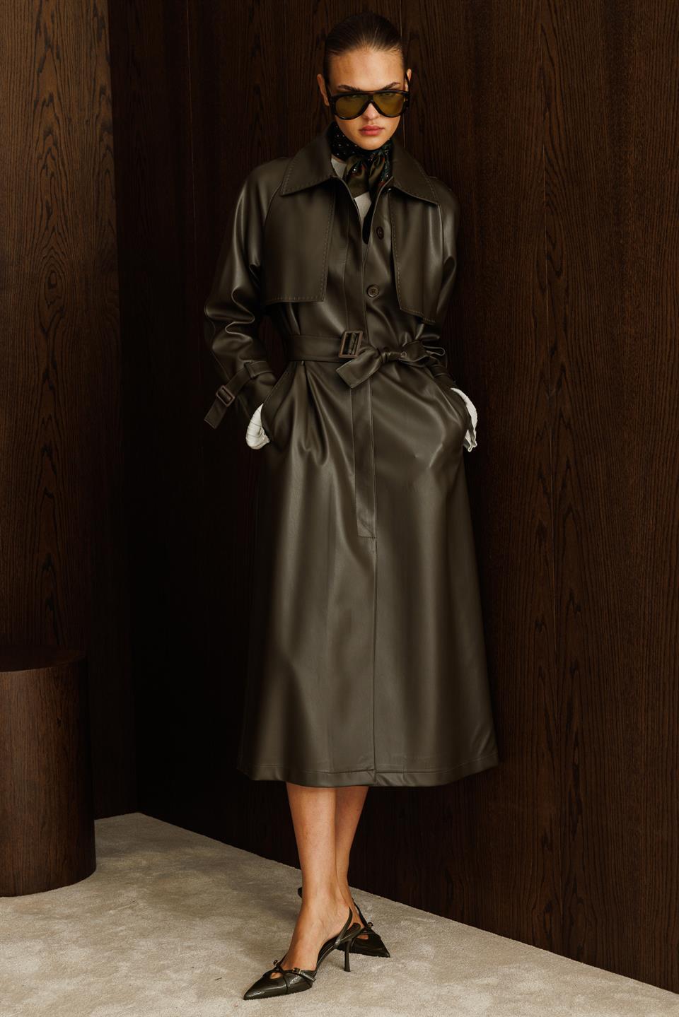 Reglan Kol Pelerin ve Punto Dikiş Detaylı Deri Trençkot HAKİ