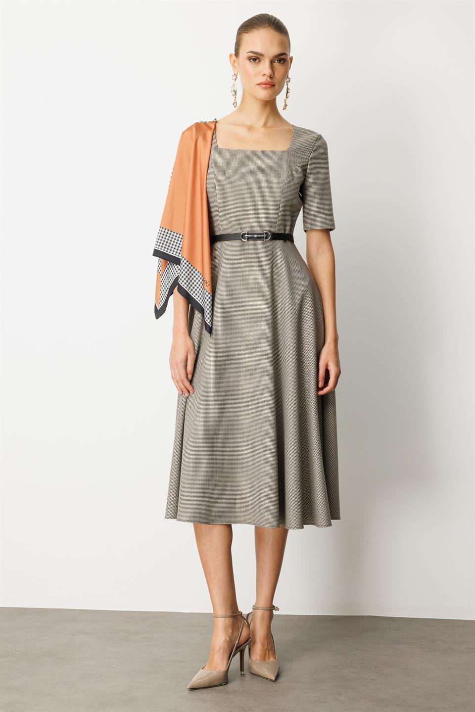 Şal Detaylı Kazayağı Elbise SİYAH