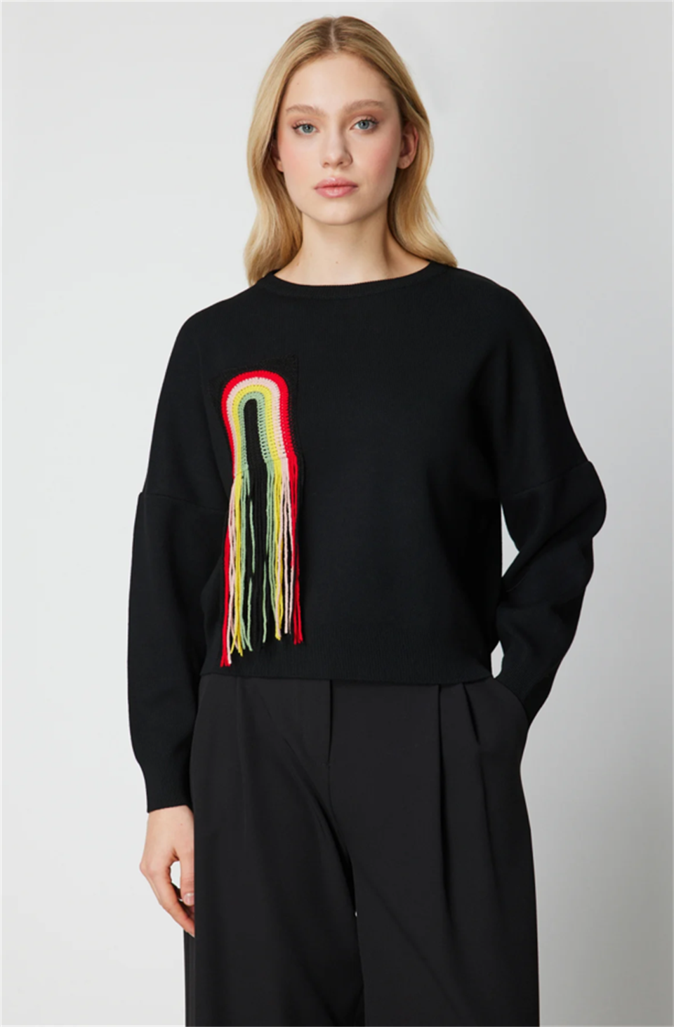 Sıfır Yaka Renkli Aksesuarlı Kazak SİYAH