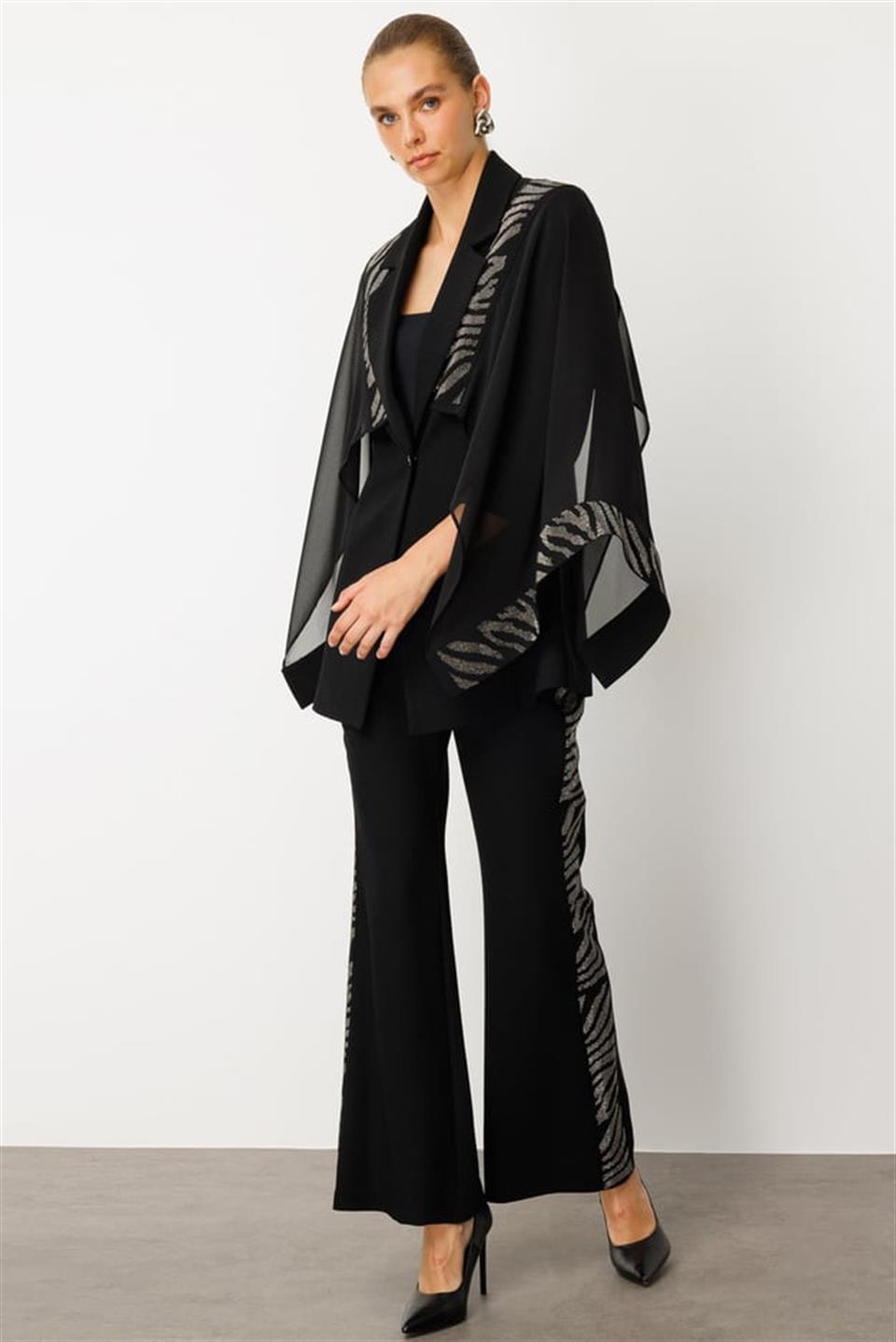 Şifon Pelerin Detaylı Taş İşlemeli Ceket SİYAH