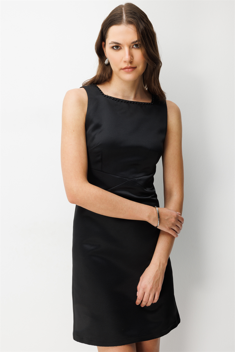 Sırt Dekolte Fiyonk Detay Mini Elbise SİYAH