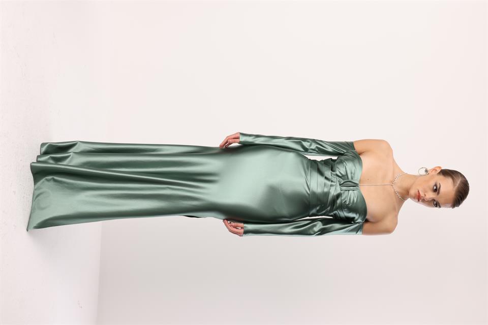 Straplez Uzun Kol Saten Elbise YEŞİL