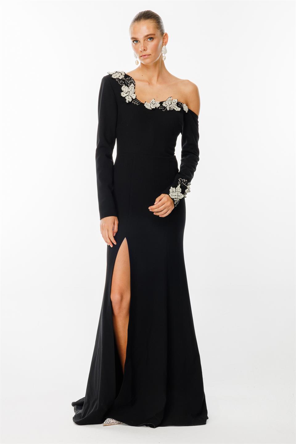 Uzun Kollu Yakası Aksesuar İşlemeli Krep Abiye SİYAH