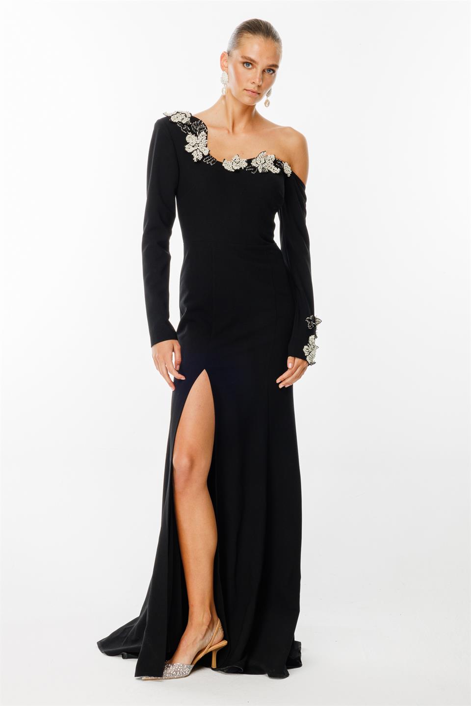 Uzun Kollu Yakası Aksesuar İşlemeli Krep Abiye SİYAH